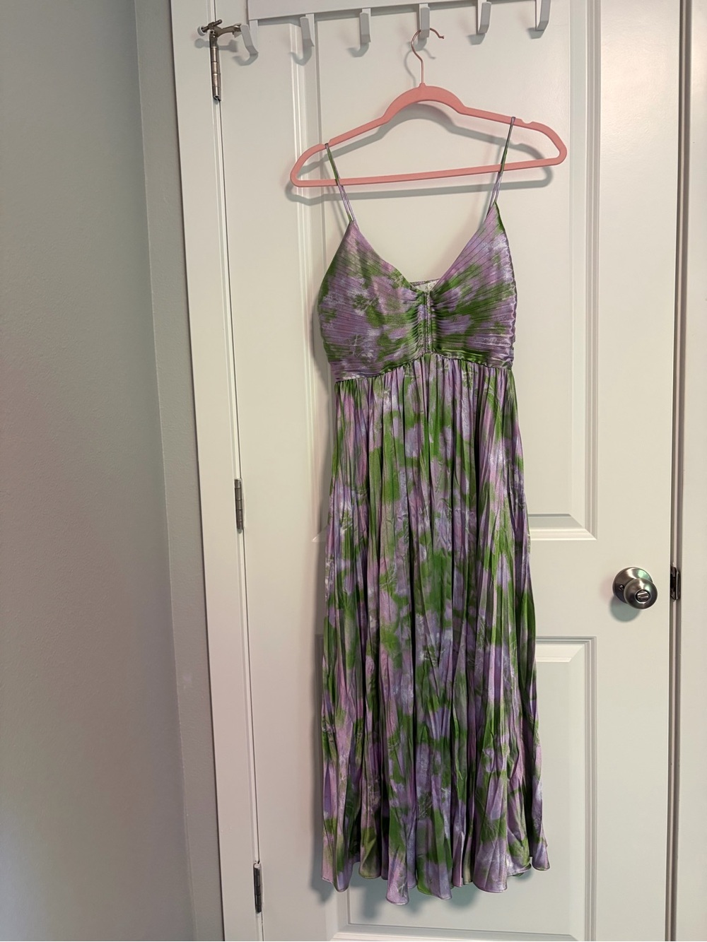 Astr Purple and Green Pleated Midi Dress - Picture 3 of 6